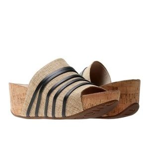 Chocolat Blu

Marty Wedge Sandal